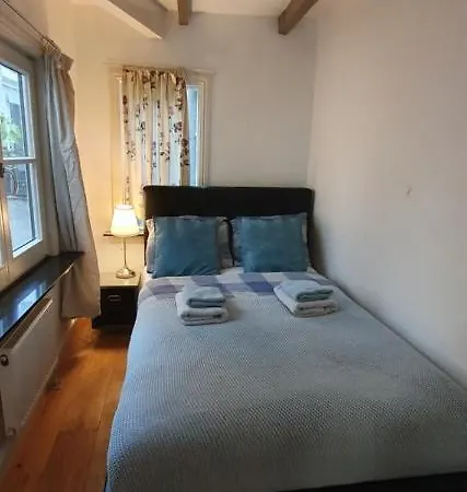 Homestay Center *
